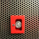 Plan B Box Emergency key box, light and batteries, plan B pill 12 x 16 x 5
cm Installation at the Université de Paris I Panthéon-Sorbonne Plan B Box Emergency key box, light and batteries, plan B pill 12 x 16 x 5
cm Installation at the Université de Paris I Panthéon-Sorbonne